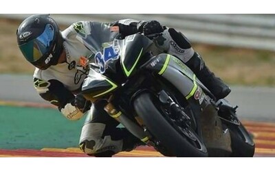 valencia il 35enne andrea bergamelli muore durante le prove di una gara amatoriale la moto era la sua grande passione