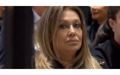 Veronica Lario, l’ex moglie di Berlusconi per la prima volta in tv:...