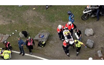 vingegaard roglic e evenepoel caduti al giro dei paesi baschi il re del tour portato via in ambulanza