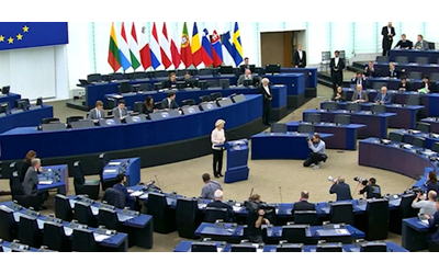 Von der Leyen parla per l’ultima volta al Parlamento Ue, ma l’Aula è...