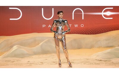 zendaya vestita come un robot sul red carpet di dune 2 la tuta cyborg di mugler conquista la scena