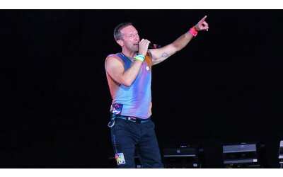Coldplay contestati in Indonesia per il supporto alla comunità LGBTQIA+:...