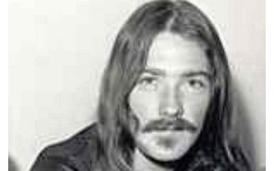 È morto Colin Burgess, primo batterista degli AC/DC, il ricordo della band: “Fu molto rispettato”