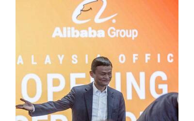 Alibaba blocca la quotazione di cloud e supermercati: il titolo perde il 10% a Hong Kong e Jack Ma vende