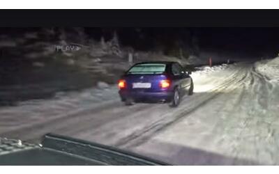 asiago con l auto sulla neve a 120 km h poi postano tutto sui social nei mesi scorsi piste da sci devastate