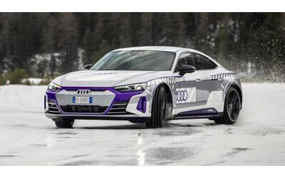 Audi senza limiti, dalle sabbie della Dakar alle piste di neve. La prova della RS e-tron GT ice race edition