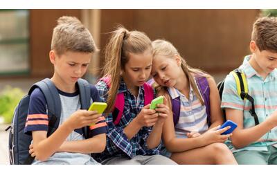Bambini e tecnologie (tv, cellulari, tablet): i rischi di un’infanzia...