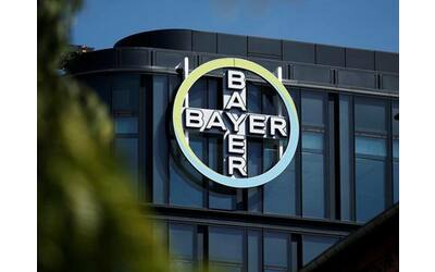 Bayer crolla in Borsa (-19%) dopo lo stop allo studio di un farmaco e multa Usa
