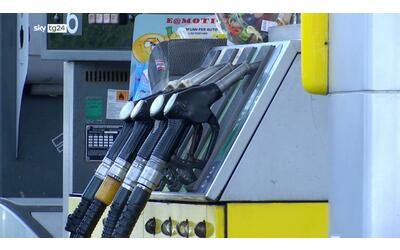 Benzina, i prezzi record e la transizione che non c’è: dove si è bloccata la svolta «green»