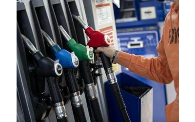 benzina i prezzi tornano a salire self a 1 80 euro al litro ecco il perche dei rialzi