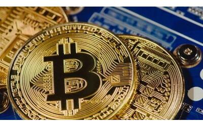 bitcoin ai massimi storici supera i 69 mila dollari per la prima volta e batte il record del 2021