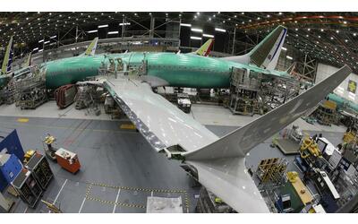 Boeing, i 97 problemi trovati dagli ispettori nel 737 Max (quello del portellone staccato)