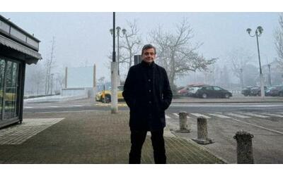 Calenda, Milano e la nebbia «che si fende col coltello» Ironia social:...