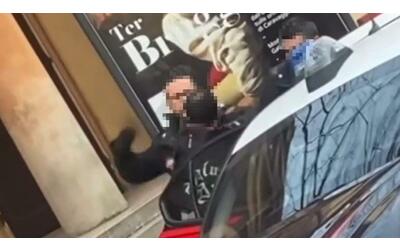 Carabiniere prende a pugni un uomo durante l’arresto: il video diventa...