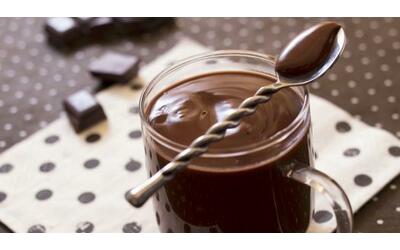 cioccolata calda i consigli per farla alla perfezione e il trucco per rimuovere i grumi