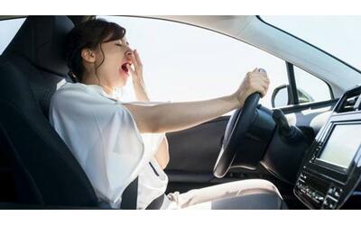 colpo di sonno in auto come evitarlo nasce il podcast per non addormentarsi alla guida