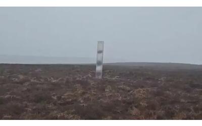 Compare in Galles un monolite metallico «perfetto»: «Sembra appena caduto dallo spazio»
