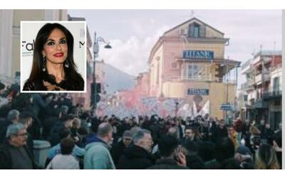 Confisca Castello delle Cerimonie, 300  in piazza Cucinotta al fianco dei lavoratori de La Sonrisa