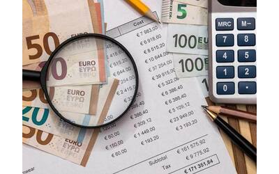 conti correnti ora costano pi di 100 euro all anno aumentati del 10 in dodici mesi
