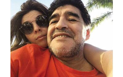 Dalma Maradona: «Papà Diego si chiuse in bagno per drogarsi, avevo 3 anni»