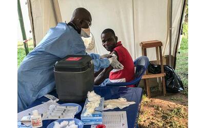 ebola la vaccinazione pu dimezzare il tasso di mortalit allo studio nuove terapie per l immunizzazione