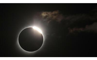 eclissi totale di sole dell 8 aprile l orario come vederla dall italia cosa sapere su l evento astronomico dell anno