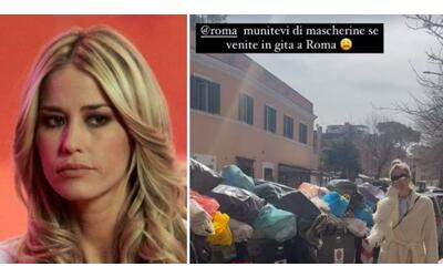 Elena Santarelli tra i rifiuti di Roma col naso tappato: «Se venite in gita...