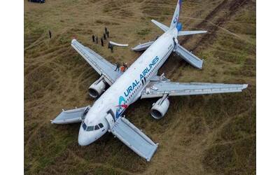 embargo e sanzioni la mancanza dei pezzi di ricambio ferma un quarto degli aerei russi