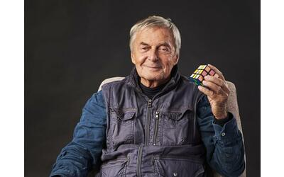 Erno Rubik: «Il cubo non l’ho inventato l’ho solo scoperto. È una forma di vita»»