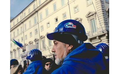 Ex Ilva, i sindacati occupano Palazzo Chigi per un’ora. Il governo: sarà garantita la continuità aziendale
