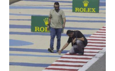 f1 test bahrain 2024 la diretta del secondo giorno leclerc il pi veloce sessione interrotta per un tombino