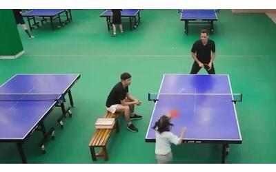 federer perde a ping pong contro una bambina di 9 anni