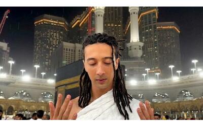 Ghali in pellegrinaggio alla Mecca per il Ramadan: «Il momento giusto per vivere la gratitudine che ho per Dio»