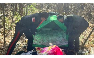 Gli affari d’oro dei pusher, dal Marocco ai boschi della droga di Varese: una tenda-spaccio frutta 5 mila euro al giorno