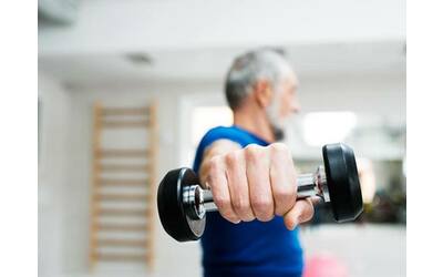 Gli anziani possono sollevare pesi: si costruiscono muscoli anche in tarda...