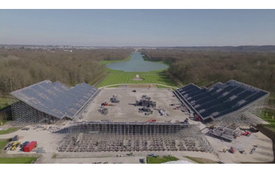 Gli imponenti lavori nel parco della Reggia di Versailles: così Parigi si prepara alle Olimpiadi
