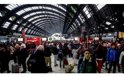 i treni da milano tardano troppo spesso le ferrovie svizzere chiedono all italia di farli partire prima