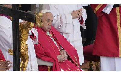 Il Papa, affaticato, rinuncia all’omelia della Domenica delle Palme: resta in silenzio per alcuni minuti