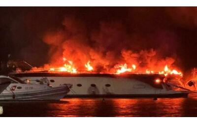incendio a san felice circeo 6 barche in fiamme nel porto situazione non ancora in sicurezza