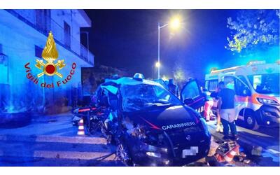 incidente a campagna tre auto coinvolte morti due carabinieri quattro feriti
