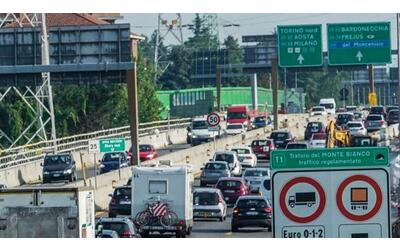 incidente sull autostrada a1 chiuso il tratto tra modena e bologna fino a 5 km di code