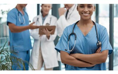 infermieri in arrivo aumenti fino a 156 euro al mese si tratta sul rinnovo del contratto