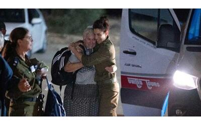 israele hamas in guerra le notizie di oggi israele riceve la lista degli ostaggi che saranno rilasciati oggi tornano a casa anche 39 prigionieri palestinesi