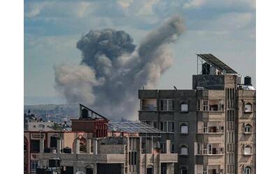 Israele - Hamas in guerra, le notizie di oggi | La minaccia Houthi: «Navi italiane a rischio». Raid israeliano sul Libano: almeno 5 morti