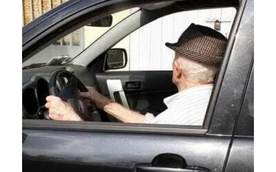 Italiani sempre più anziani, la ricaduta sulla mobilità: auto vetuste e...