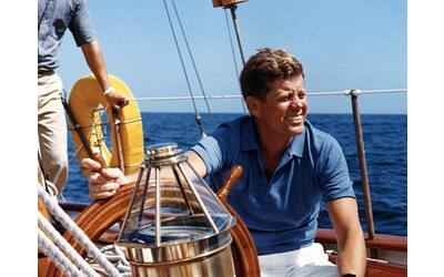 John F.Kennedy, il Presidente dalle frasi immortali e i 3 colpi di pistola che ne fecero un mito
