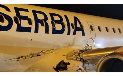 L’aereo Air Serbia sbatte al decollo contro le luci della pista: lo squarcio nella fusoliera, l’errore dei piloti