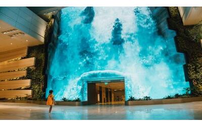 L'aeroporto migliore al mondo è diventato ancora più spettacolare: c'è una gigantesca cascata
