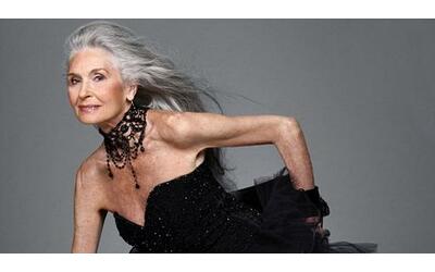La modella Daphne Selfe: «Champagne e broccoli, il segreto per arrivare a 95...