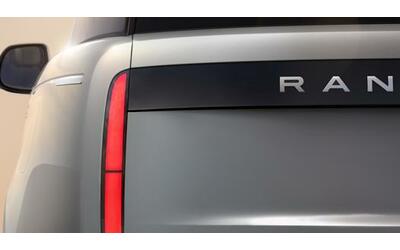 La Range Rover diventa elettrica ma non perderà le sue doti in fuoristrada: come sarà